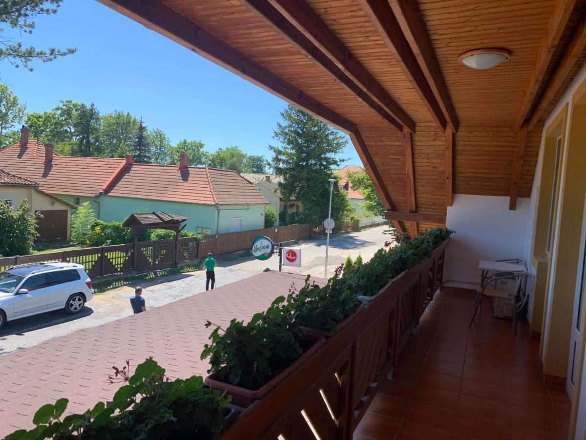 Hableany Etterem, Pizzeria Es Vendeghaz Bed & Breakfast บาลาตอนมารีอาเฟือร์เดอ ภายนอก รูปภาพ